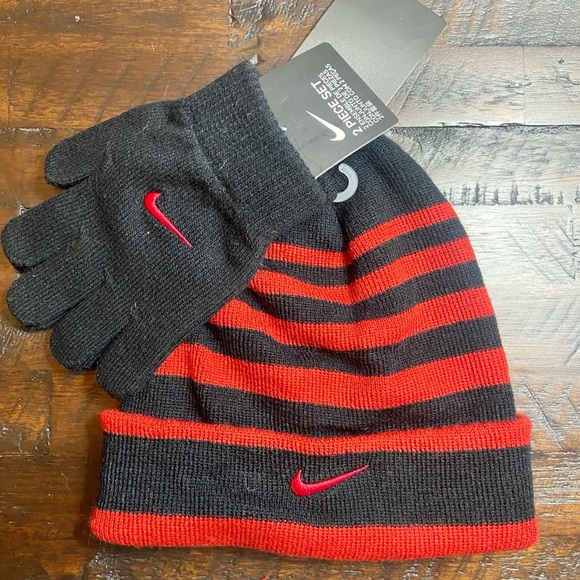 Nike Boy's NEW Futura Foldover Beanie Hat & Gloves 2 Piece Set Red Black Striped - Picture 1 of 5